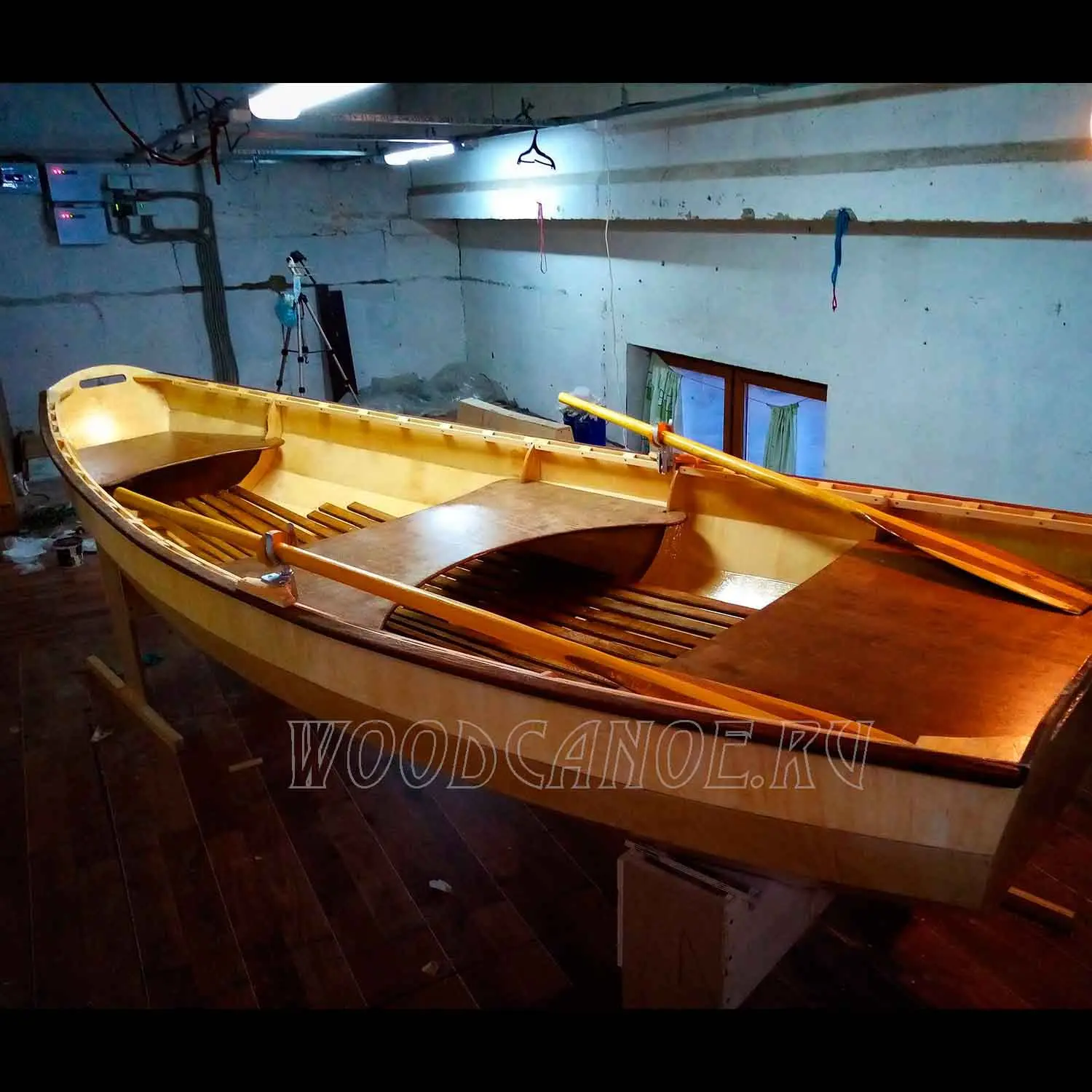 производитель деревянных лодок